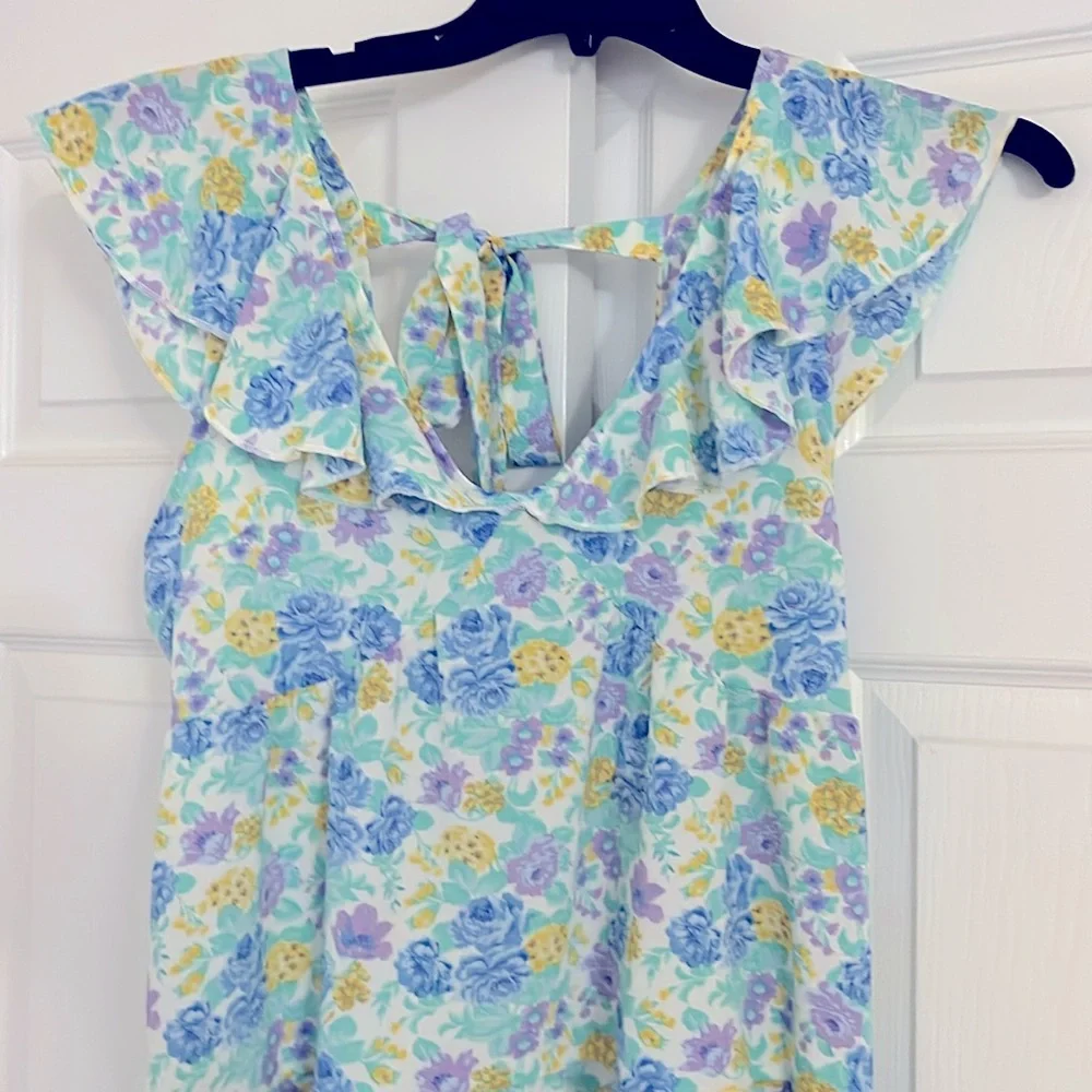 Cute Floral Sun Dress with back tie style - Picture 2 of 3